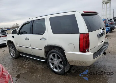 2007 Cadillac Escalade Luxury z USA, uszkodzony, nr VIN 1GYFK63817R167704